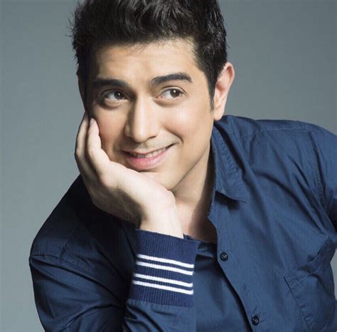 ian veneracion early life